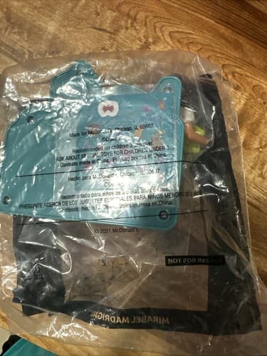 McDonald's Happy Meal Toy Disney ENCANTO MIRABEL MADRIGAL Figure + Maze Toy NIP - Thumbnail 2