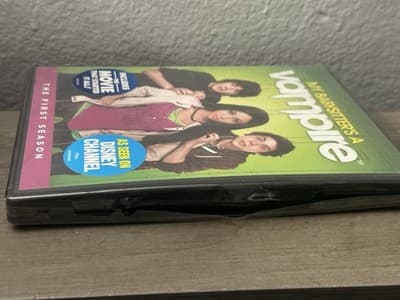My Babysitter's a Vampire: Season 1 Sealed Read - Thumbnail 3