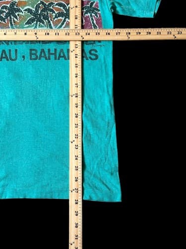 Vintage 70s Tshirt Nassau Bahamas Paper Thin Medium Fits Small Green Graphic - Thumbnail 2