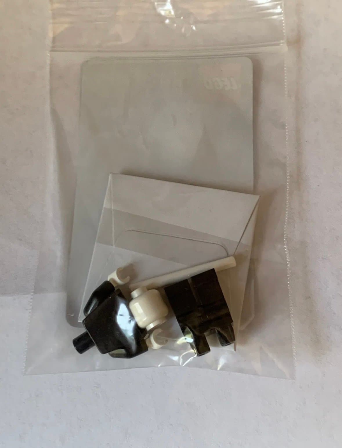 2011 LEGO HARRY POTTER LORD VOLDEMORT with cape MINIFIGURE Promo Rare - Thumbnail 3