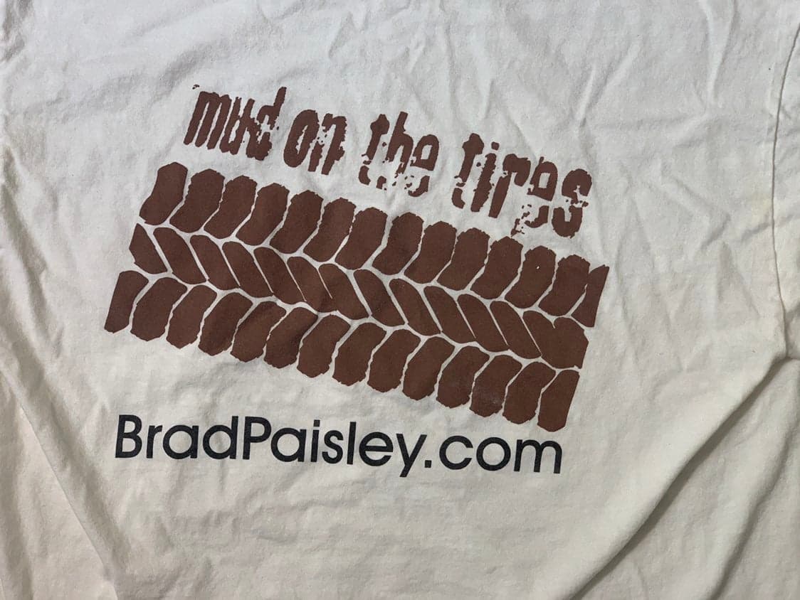 Brad Paisley Mud on the Tires Tour Concert Album T-Shirt - Thumbnail 2