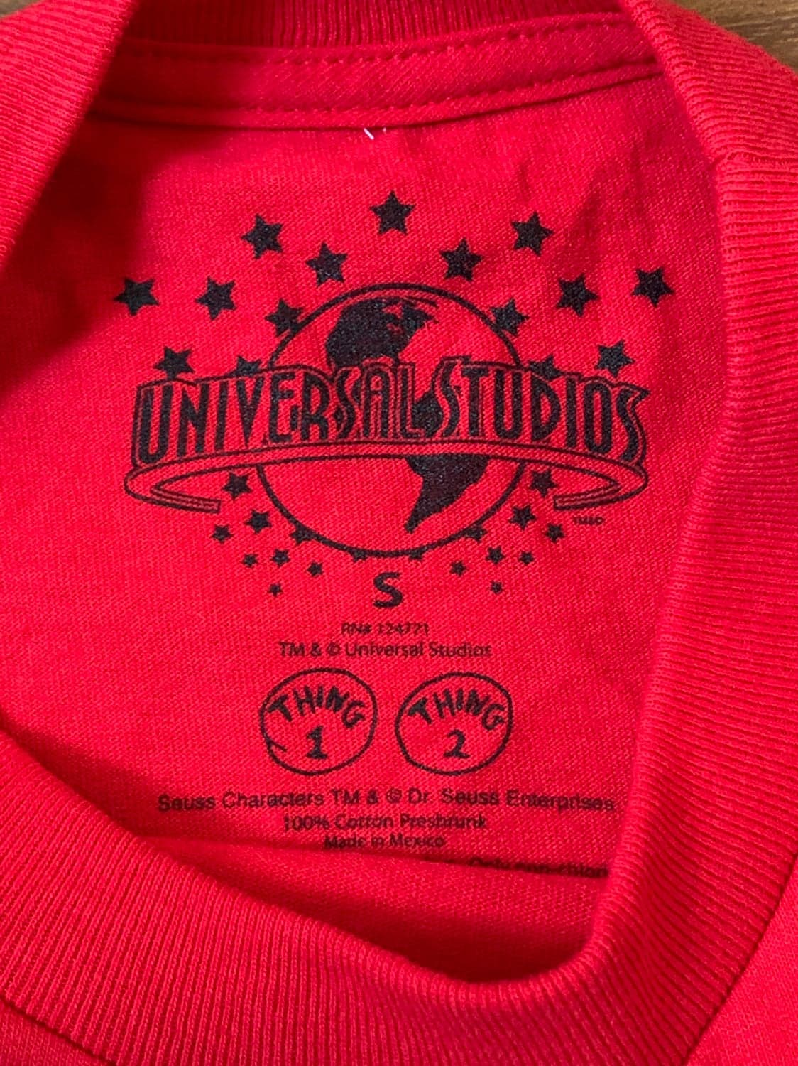 Universal Studios Thing 1 Dr Seuss T-Shirt Mens size Small Red Tee - Thumbnail 3