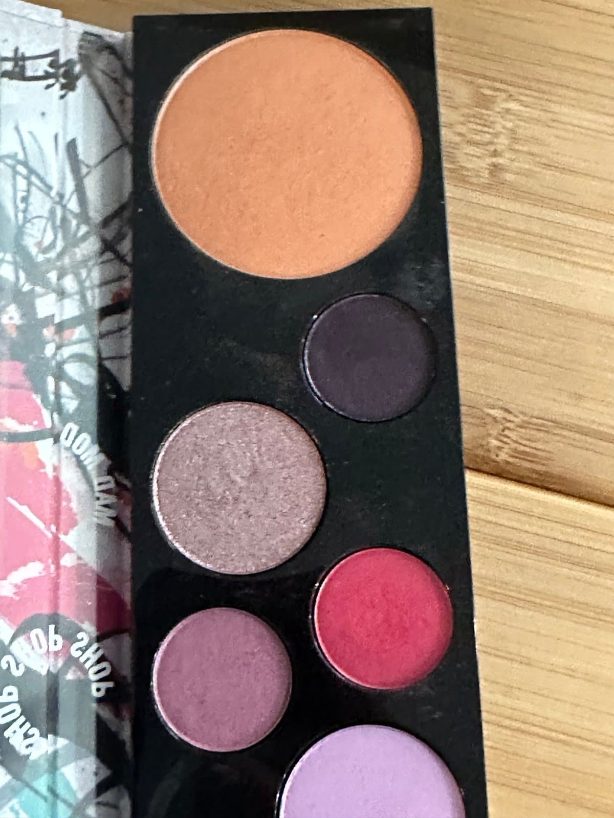 MAC Fashion Fanatic 8 Eyeshadow Highlighter Palette - Thumbnail 3