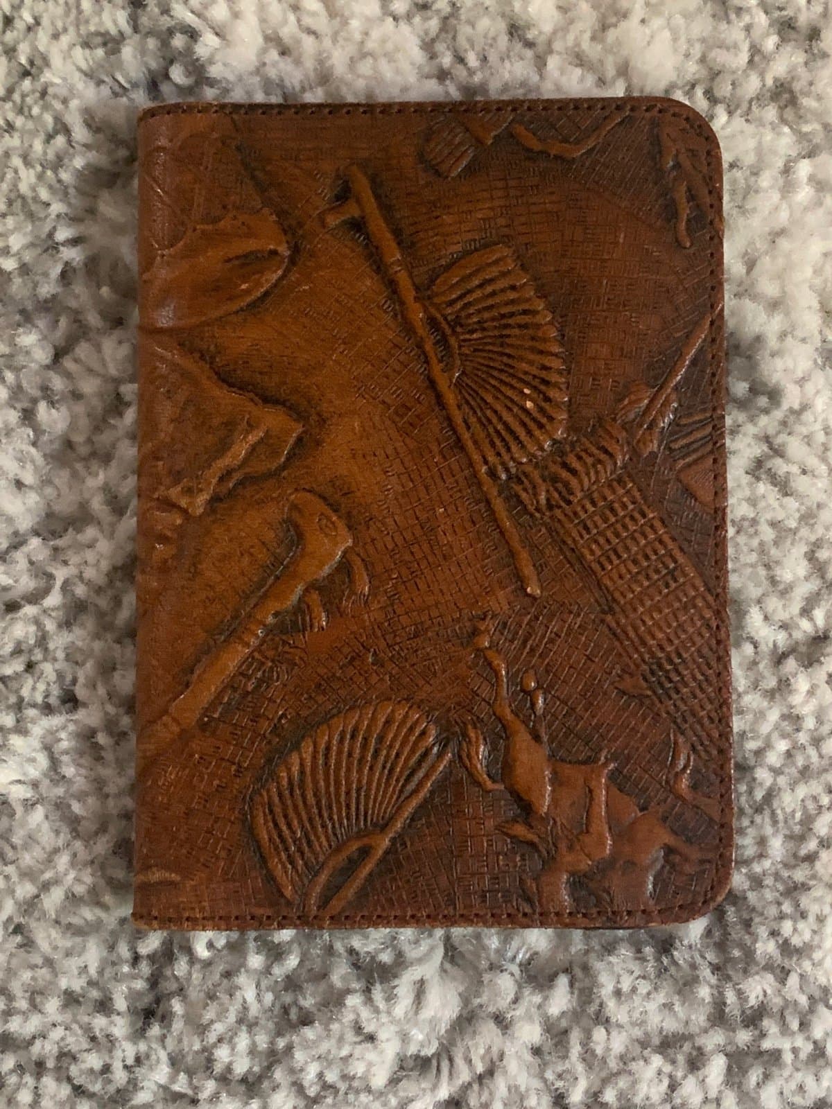 Vintage handmade Native American carved Leather Wallet - Thumbnail 4