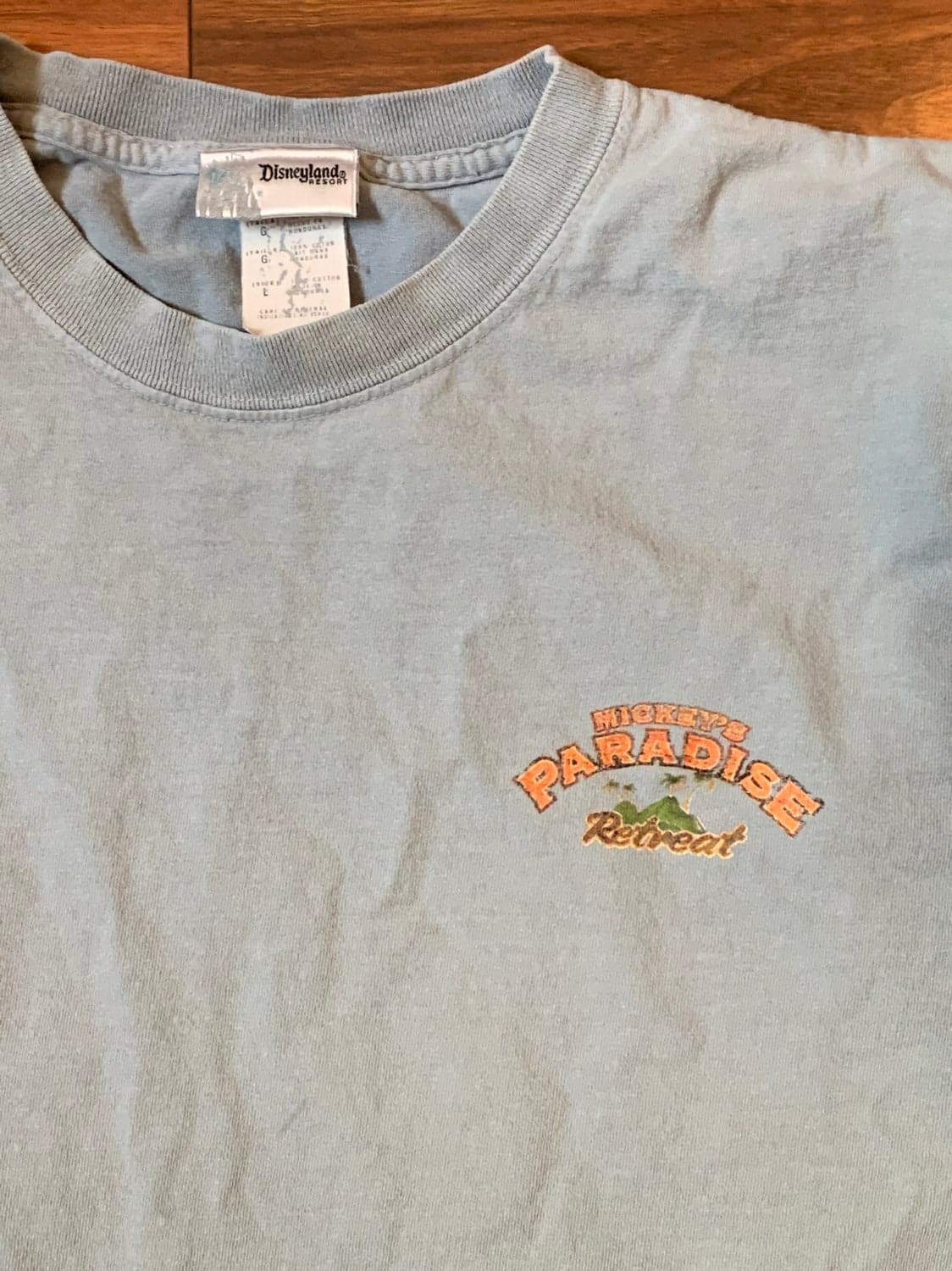 Mickey's Paradise Retreat Just Chillin Tourist T-Shirt - Thumbnail 4