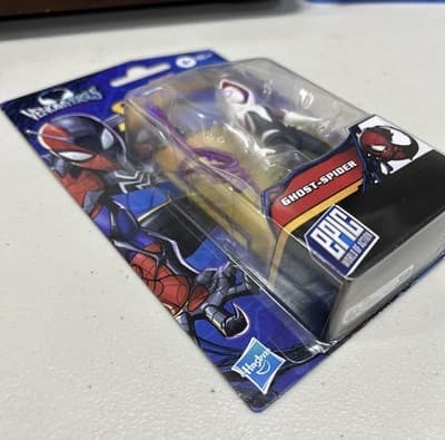 Venom Versus Marvel Spider-Man( Ghost- Spider) 3.75 Action Figure - Thumbnail 5