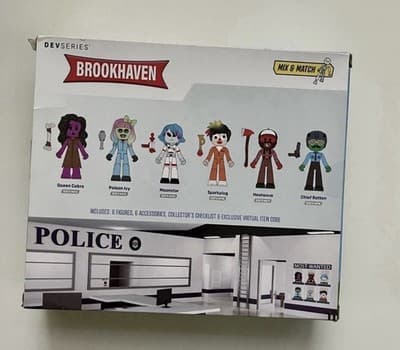 Roblox DevSeries BROOKHAVEN'S MOST WANTED 6 Action Figures Jazwares - Thumbnail 6