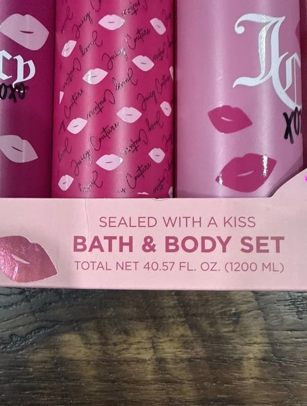 Juicy Couture Sealed With A Kiss Bath & Body Set - Thumbnail 2
