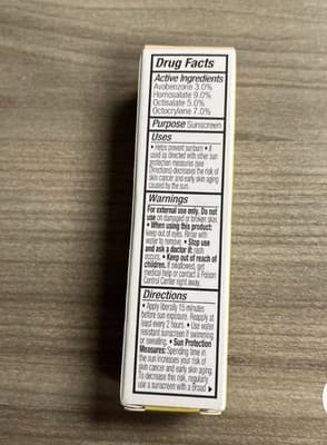 e.l.f. Whoa Glow Primer SPF 30 Tinted Sunscreen Sheer Peach Shimmer 0.34 Fl Oz - Thumbnail 4