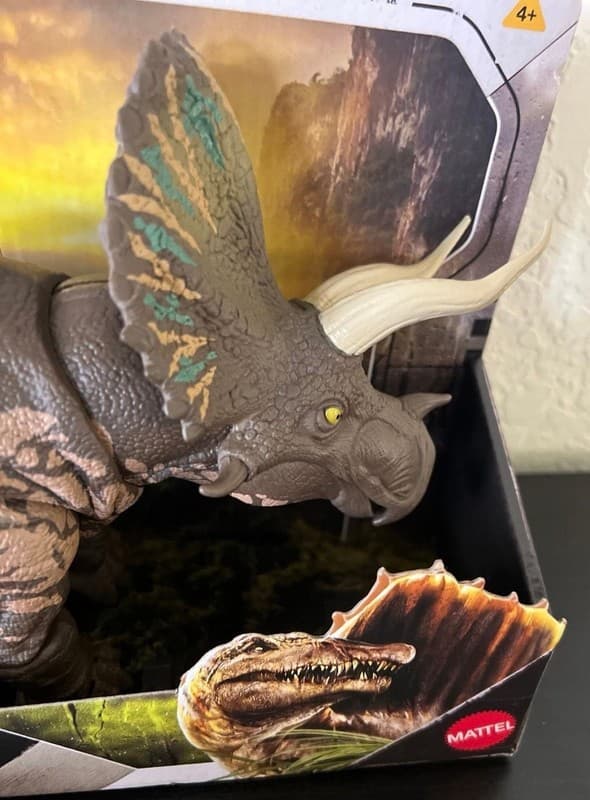Mattel Jurassic World Rebirth Gigantic Thrashers Eotriceratops Dinosaur Action F - Thumbnail 3