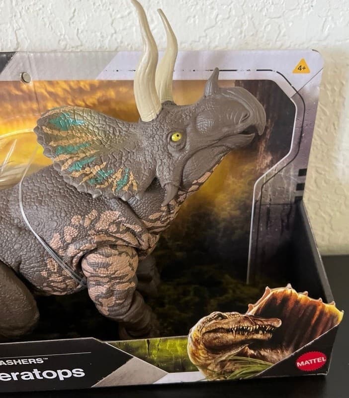 Mattel Jurassic World Rebirth Gigantic Thrashers Eotriceratops Dinosaur Action F - Thumbnail 2