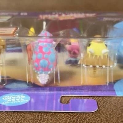 Adopt Me! Fossil Isle Mini Figure 6-Pack with Water-Reveal Egg and Virtual Item - Thumbnail 8
