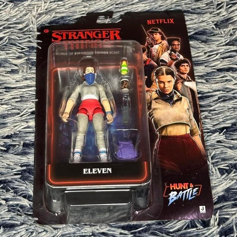 Jazwares Stranger Things World of Stranger Things Scale Hunt & Battle Eleven 3-i - Thumbnail 5