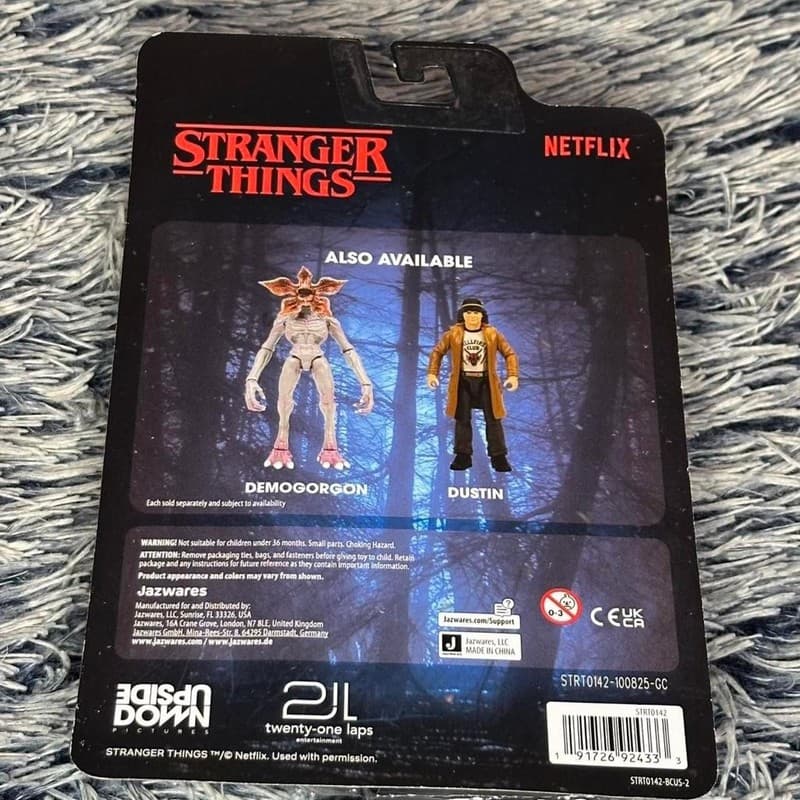 Jazwares Stranger Things World of Stranger Things Scale Hunt & Battle Eleven 3-i - Thumbnail 6