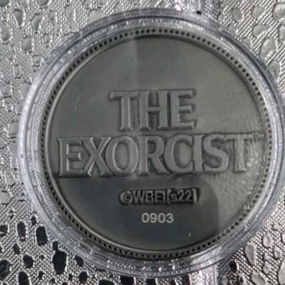 THE EXORCIST Limited Edition Collectible Coin ONLY 9,995 MADE - Thumbnail 4