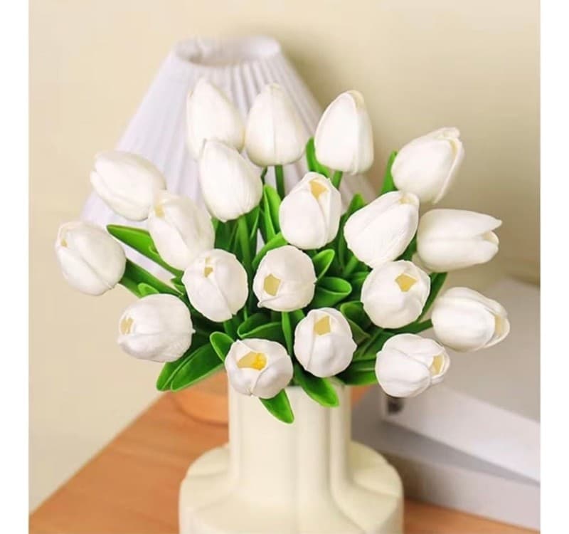 HIMUTAIN 20-Piece Artificial White Tulip Bouquet with Gift Box and Ribbon - Thumbnail 4