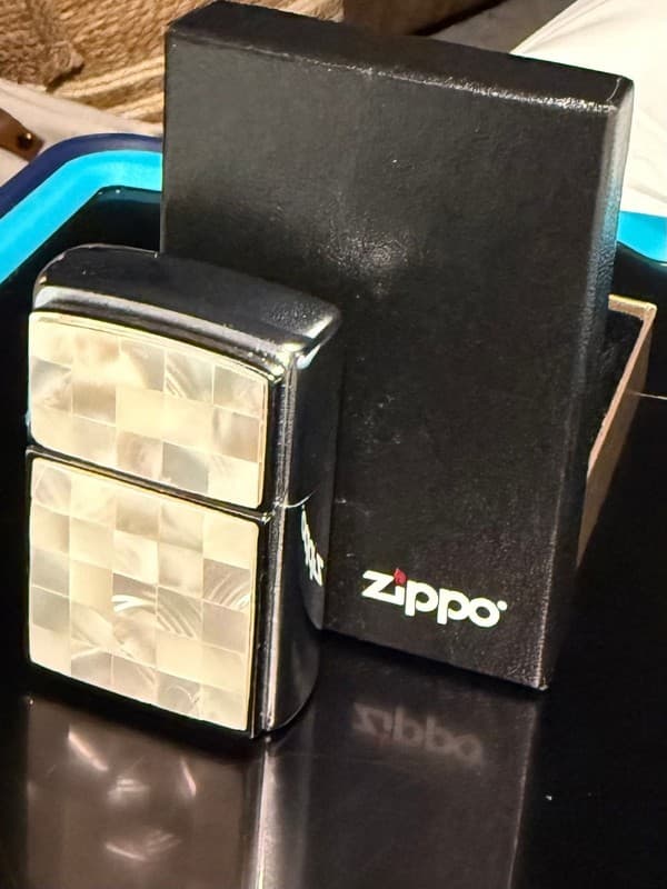 Zippo Mother of Pearl Checkerboard Lighter 2002 High Polish Chrome with Box - Thumbnail 2