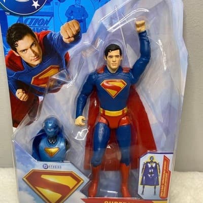 Spin Master DC Studios Superman 4-Inch Action Figure with Collect to Build Piece - Thumbnail 2