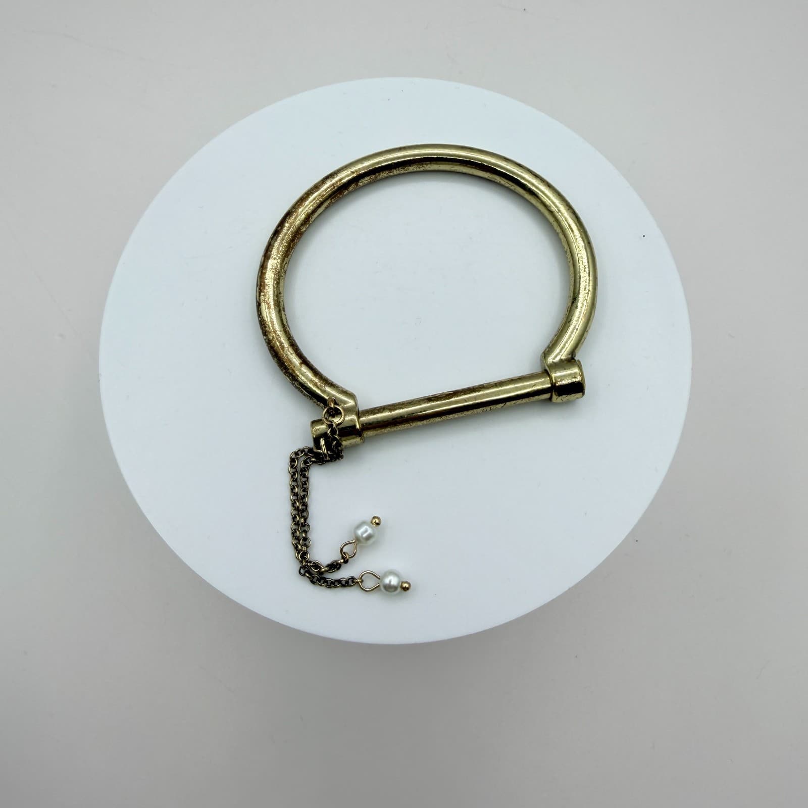 Vintage Gold Tone Shackle Bangle Bracelet Faux Pearl Charm Accent Dainty Link - Thumbnail 6