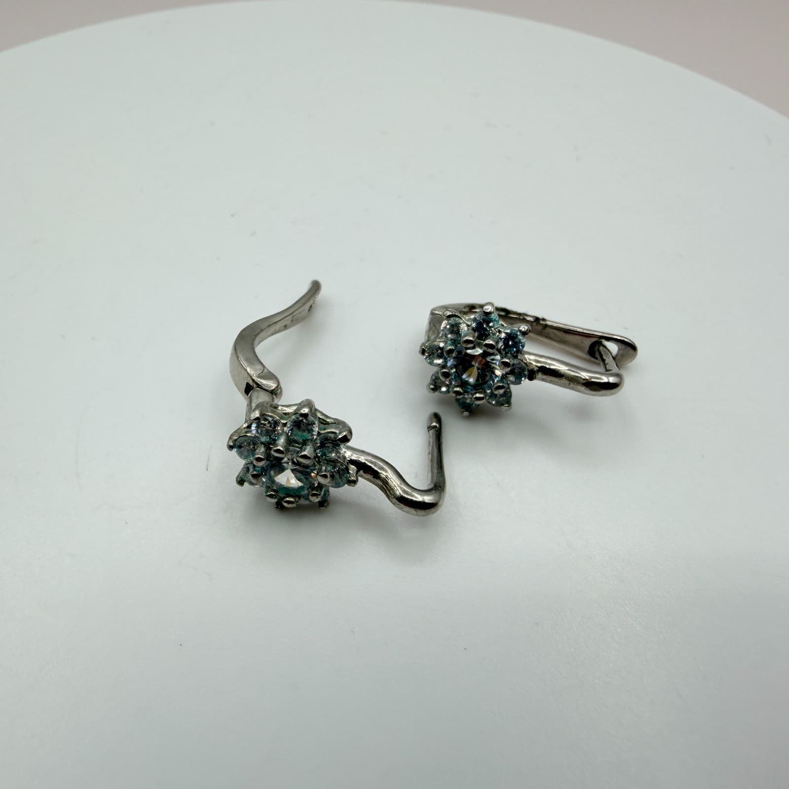 Vintage Silver Tone Leverback Huggie Earrings Lot 2 Pairs Rhinestone Flower 90s - Thumbnail 8