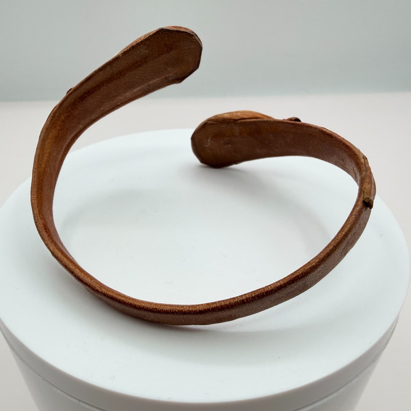 Vintage Brown Leather Cuff Bracelet Shell Inlay Open Bypass Torque Statement 90s - Thumbnail 5