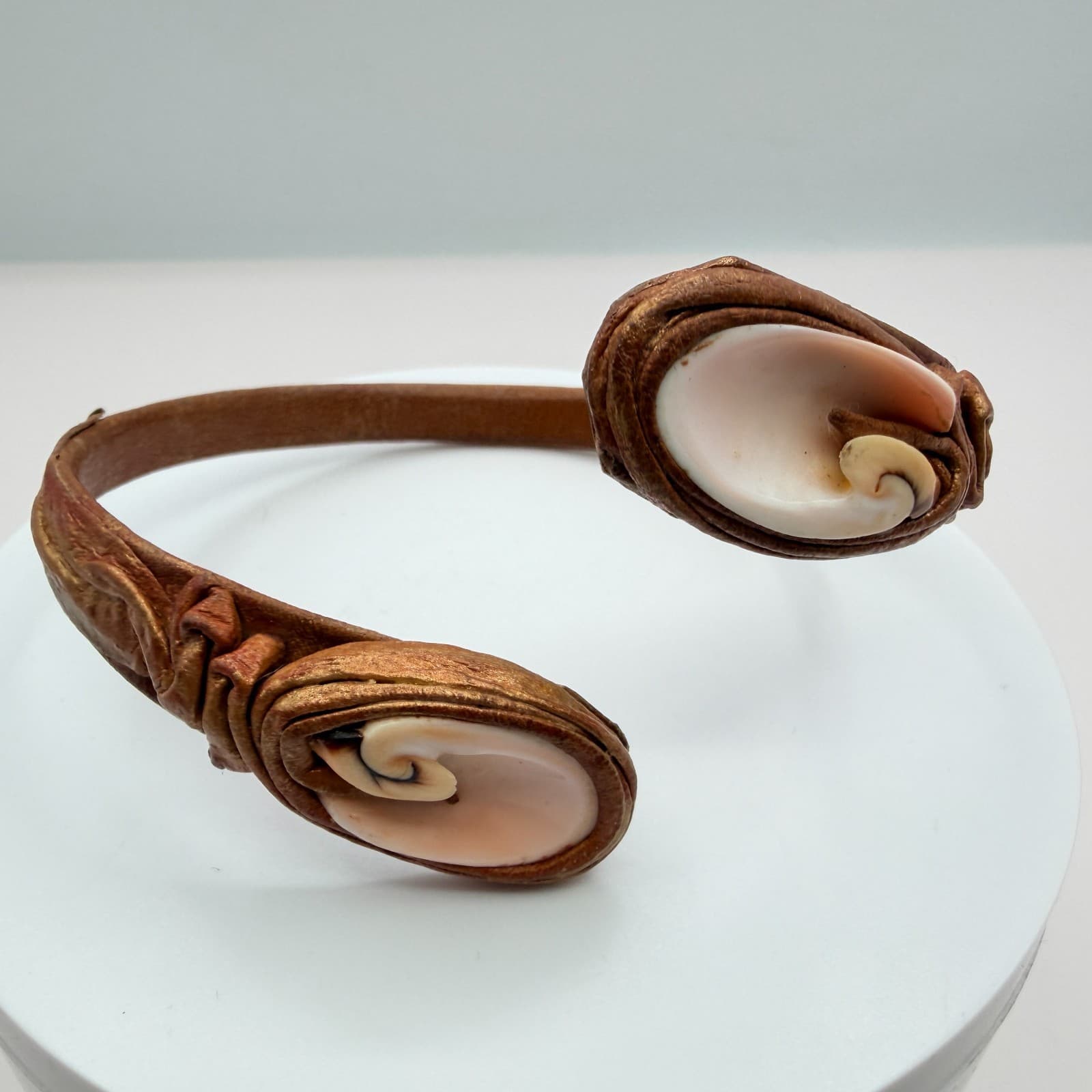 Vintage Brown Leather Cuff Bracelet Shell Inlay Open Bypass Torque Statement 90s - Thumbnail 6