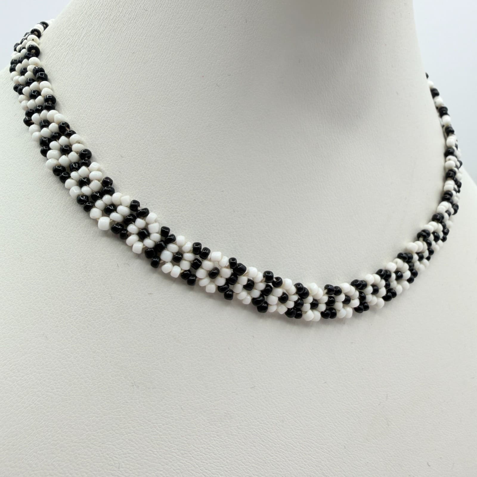 Vintage Black White Seed Bead Jewelry Set Choker Necklace Daisy Chain Bracelet - Thumbnail 5