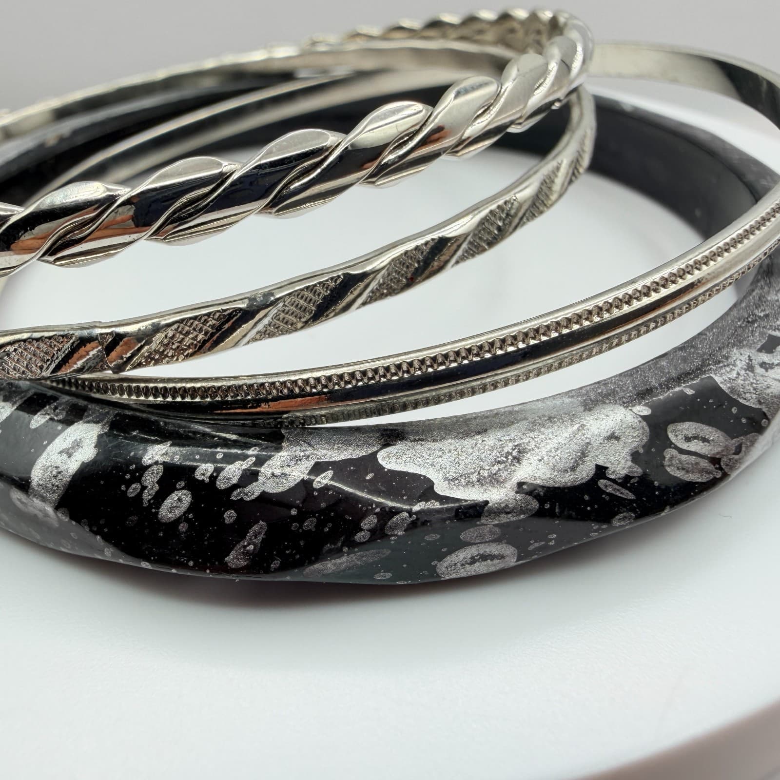 Vintage Silver Tone Bangle Bracelet Lot 5 Pieces Textured Twisted Stackable Boho - Thumbnail 5