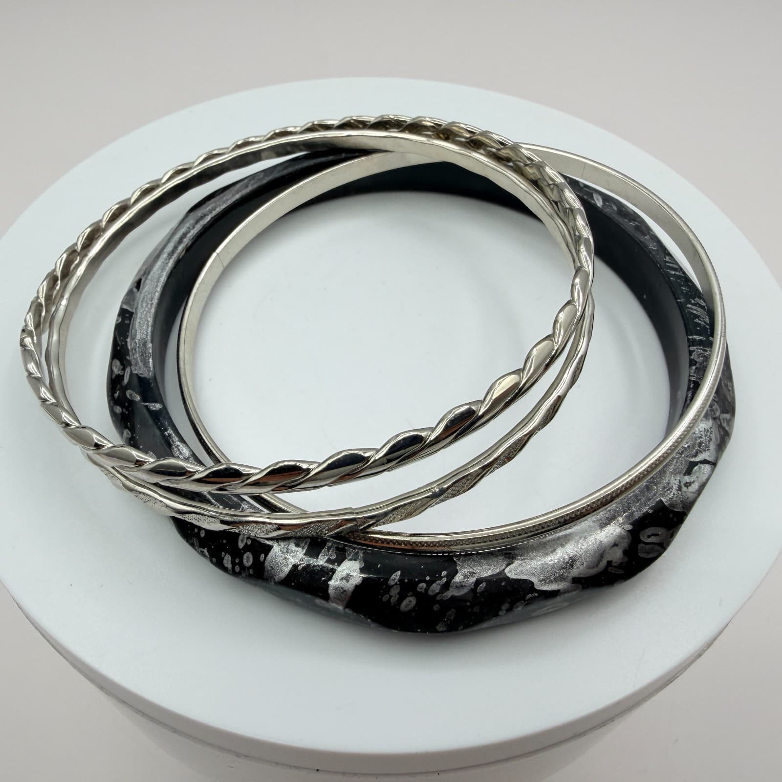Vintage Silver Tone Bangle Bracelet Lot 5 Pieces Textured Twisted Stackable Boho - Thumbnail 3