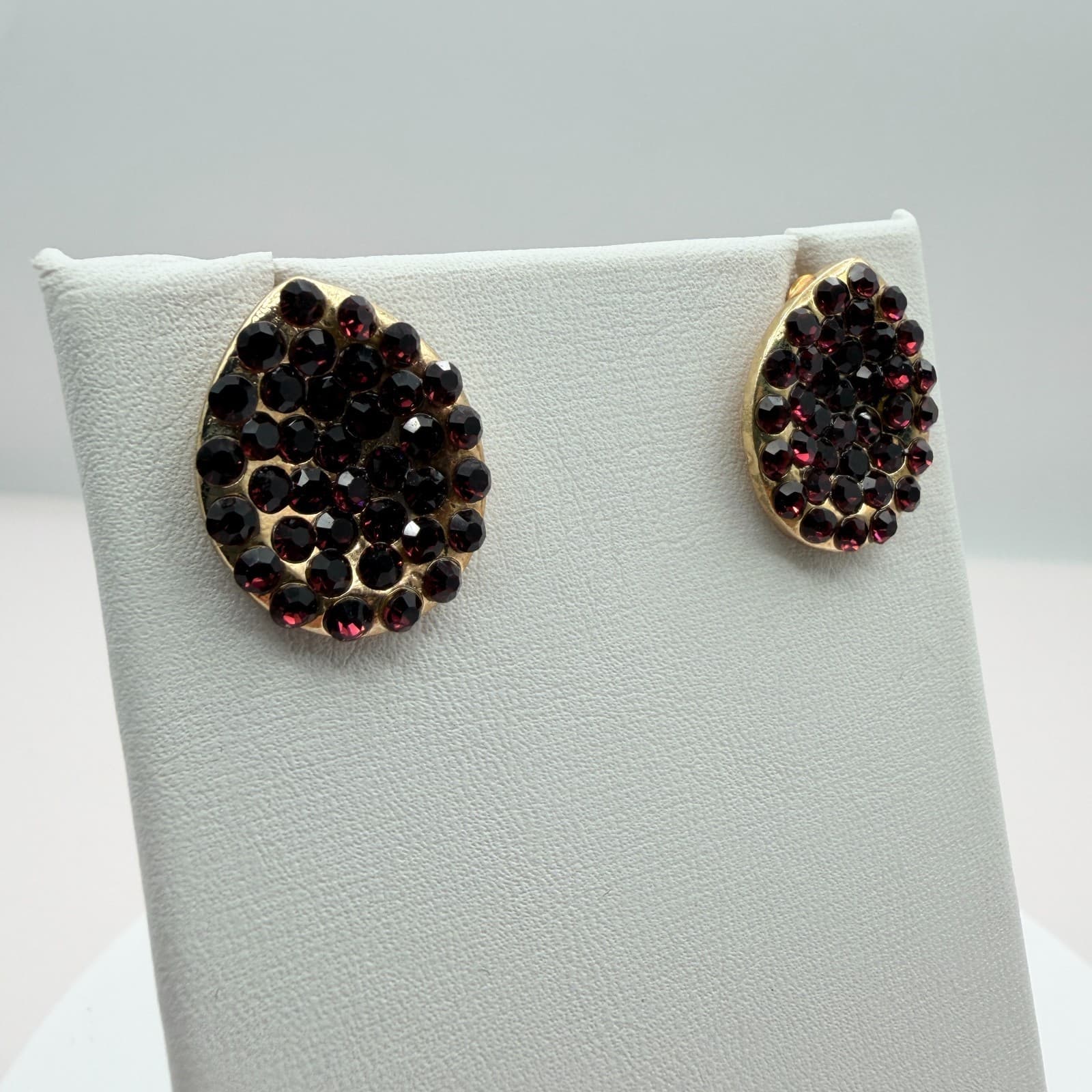Vintage Gold Tone Red Rhinestone Cluster Stud Earrings Teardrop Pear Pave Retro - Thumbnail 2