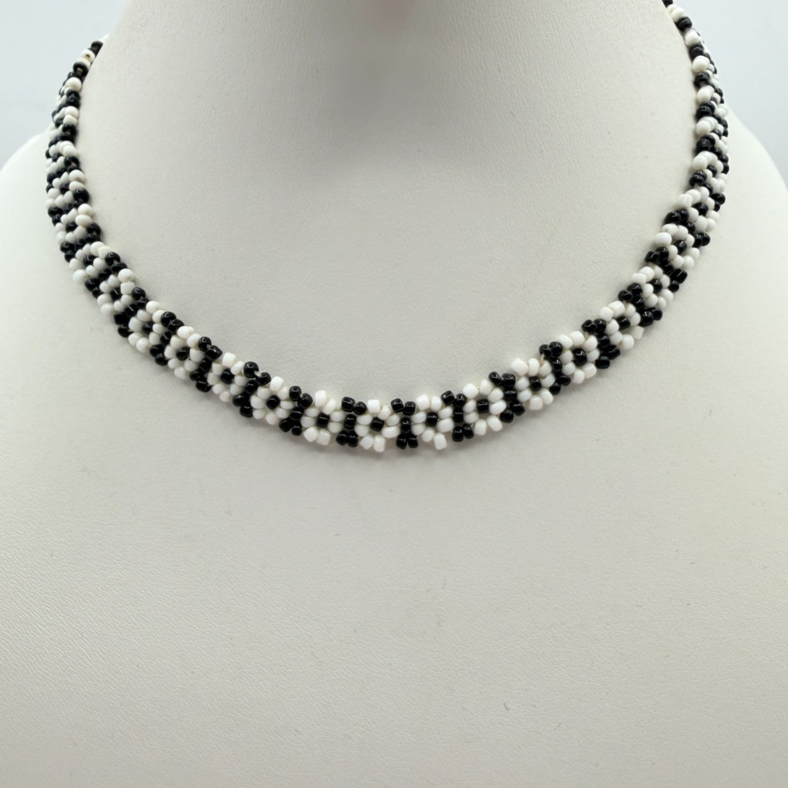 Vintage Black White Seed Bead Jewelry Set Choker Necklace Daisy Chain Bracelet - Thumbnail 2