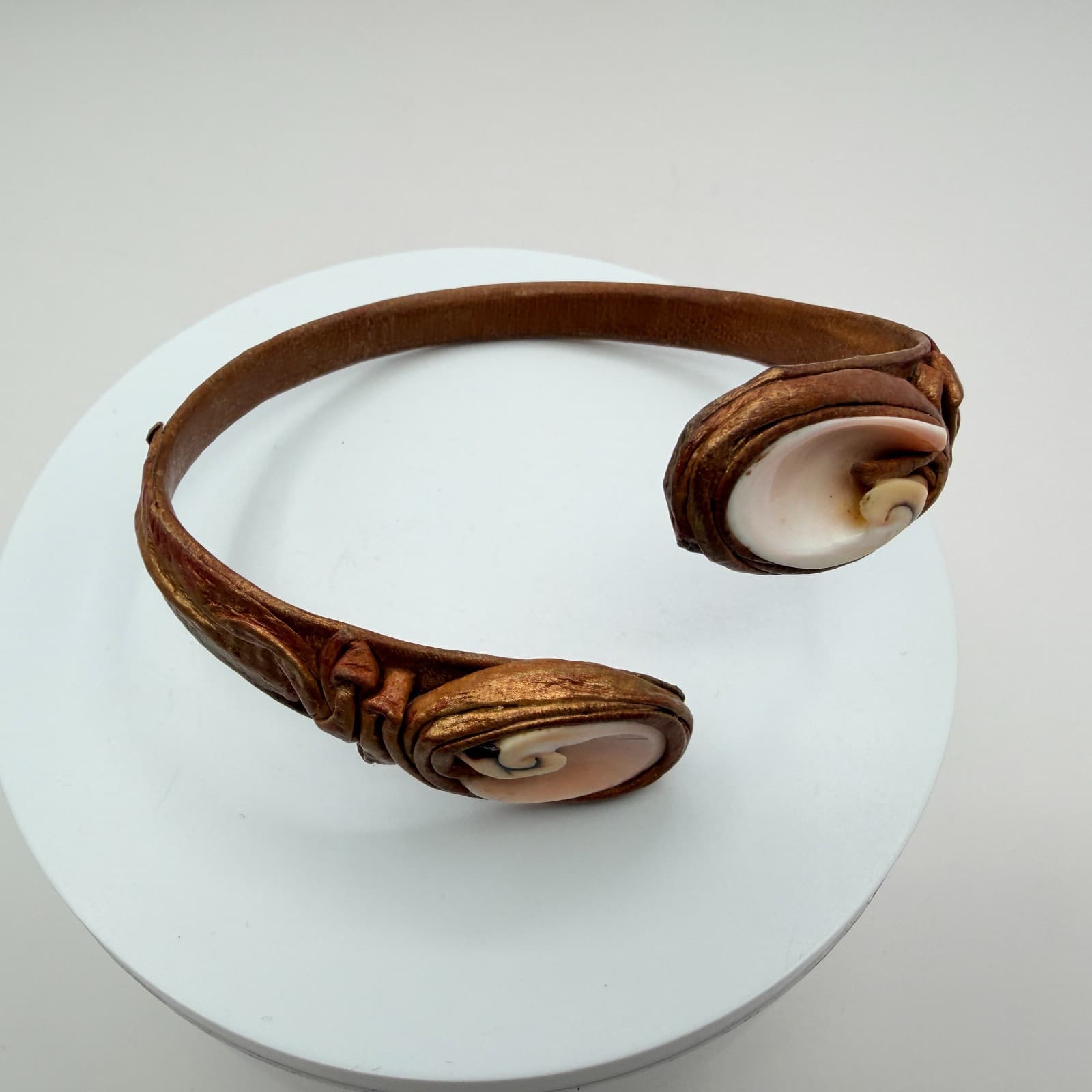 Vintage Brown Leather Cuff Bracelet Shell Inlay Open Bypass Torque Statement 90s - Thumbnail 2