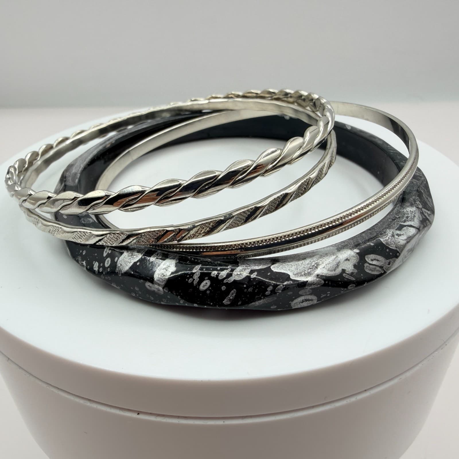 Vintage Silver Tone Bangle Bracelet Lot 5 Pieces Textured Twisted Stackable Boho - Thumbnail 6