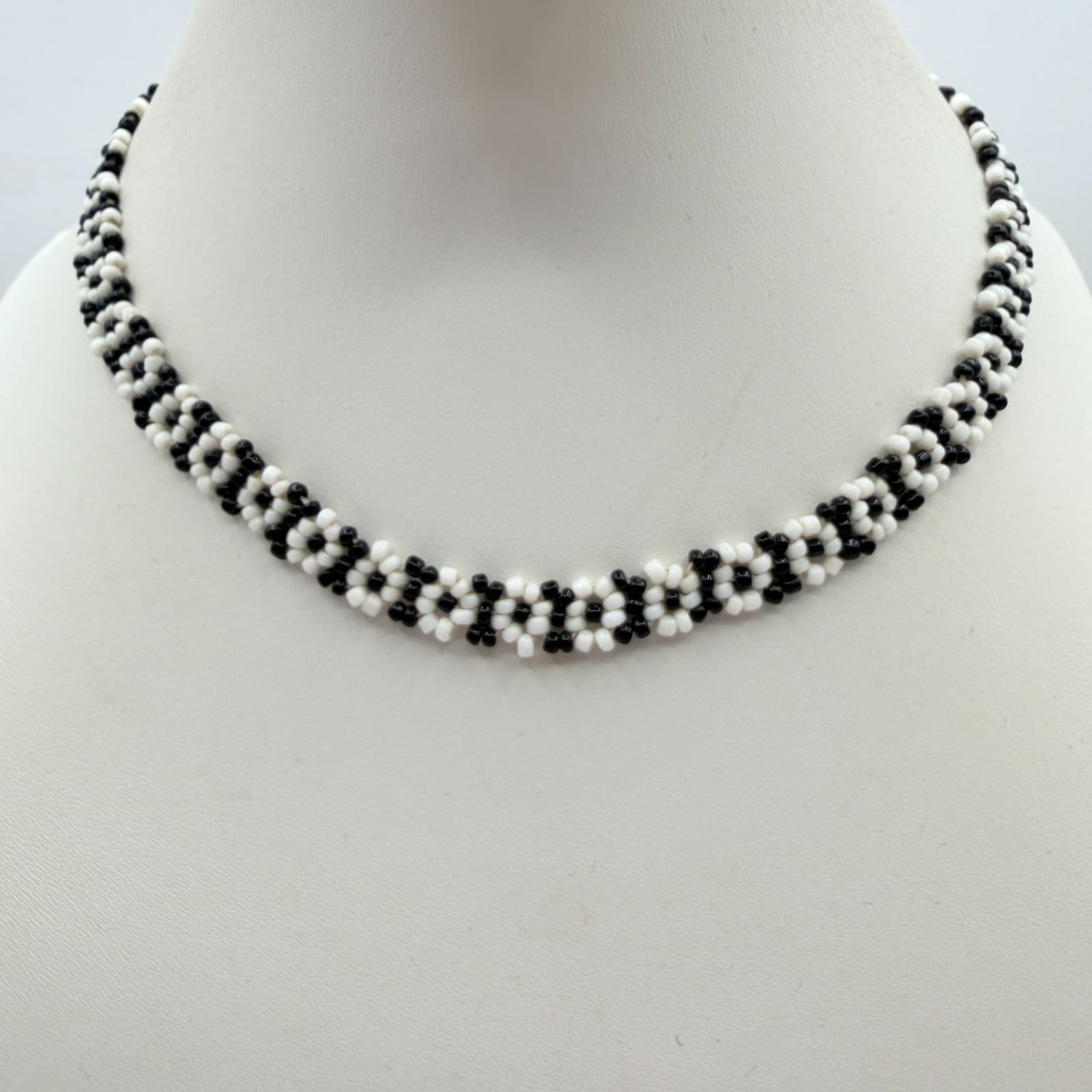 Vintage Black White Seed Bead Jewelry Set Choker Necklace Daisy Chain Bracelet - Thumbnail 7