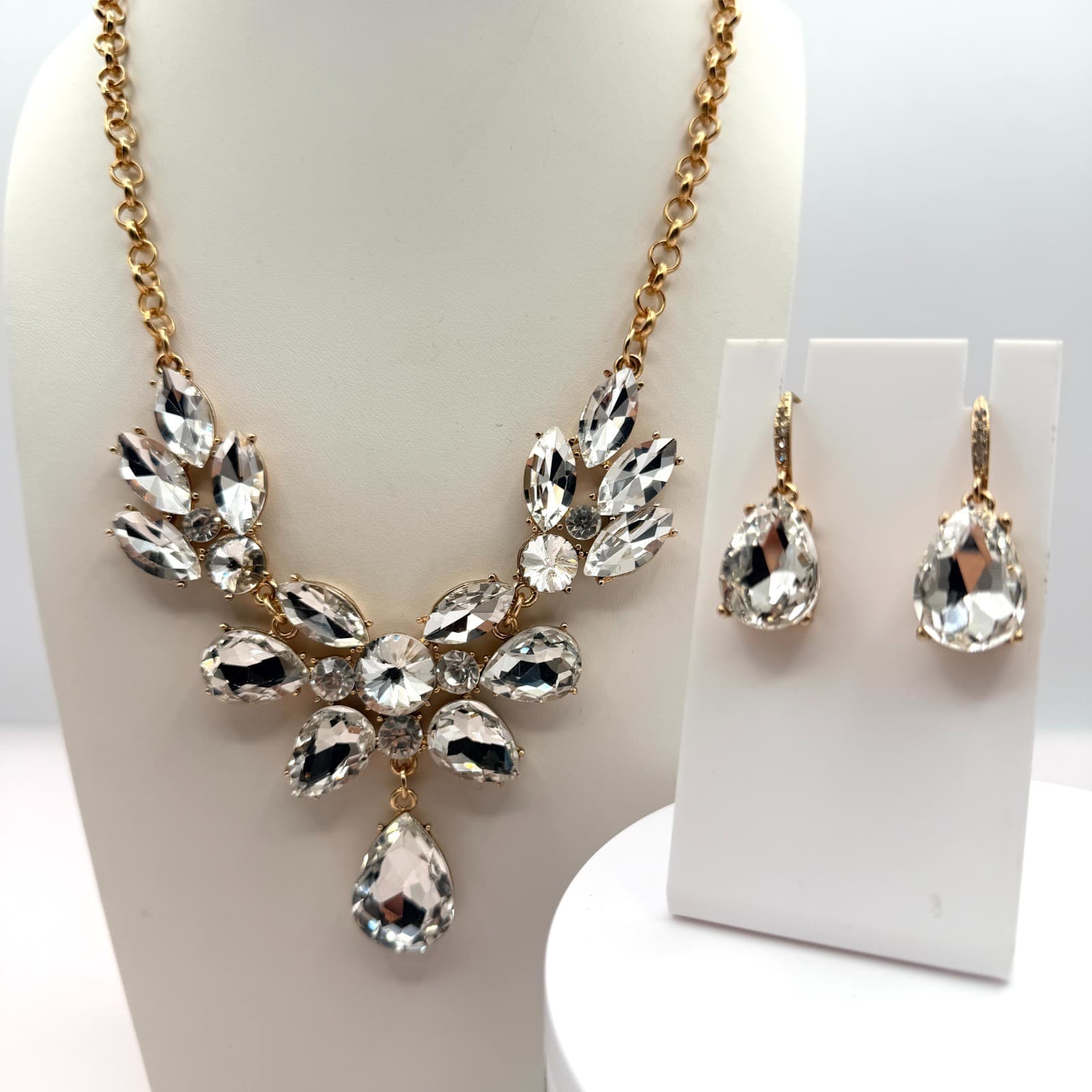 Vintage Gold Tone Rhinestone Statement Jewelry Set Necklace Drop Earrings Bridal
