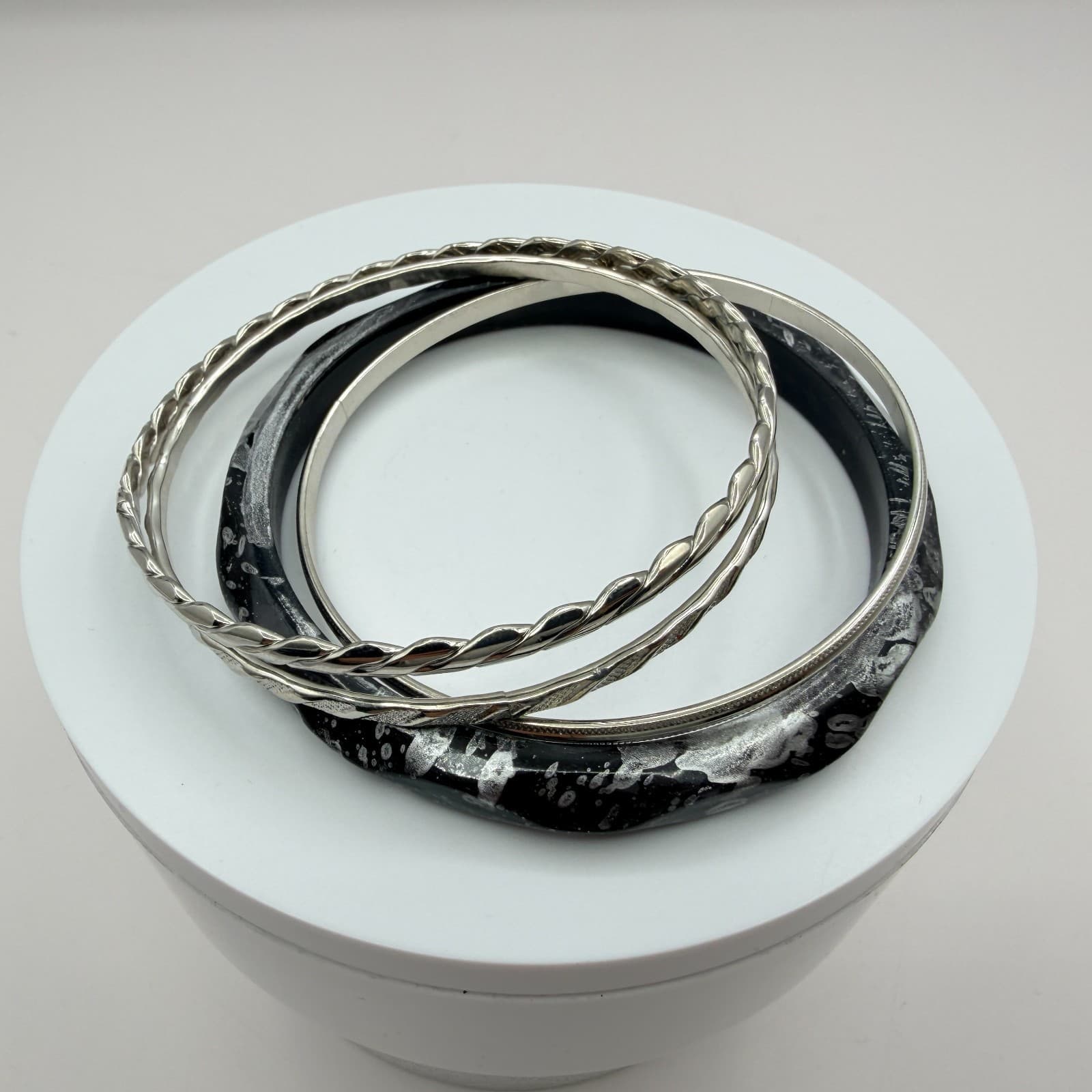 Vintage Silver Tone Bangle Bracelet Lot 5 Pieces Textured Twisted Stackable Boho - Thumbnail 2