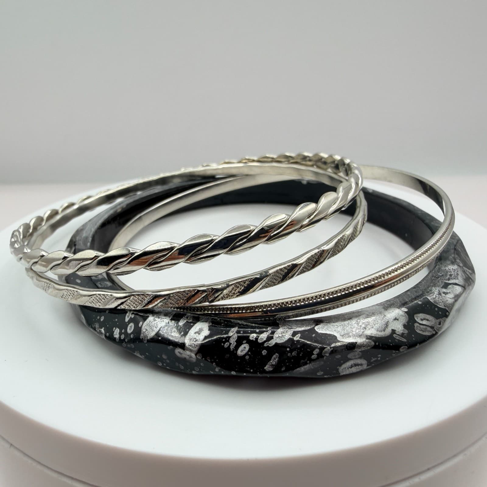 Vintage Silver Tone Bangle Bracelet Lot 5 Pieces Textured Twisted Stackable Boho - Thumbnail 4