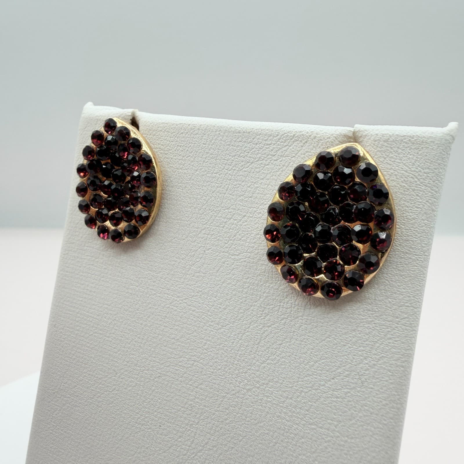 Vintage Gold Tone Red Rhinestone Cluster Stud Earrings Teardrop Pear Pave Retro - Thumbnail 3