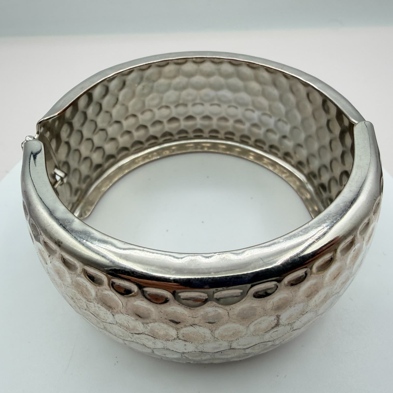 Vintage Silver Tone Clamper Bracelet Hammered Dimple Hinged Bangle Statement 90s - Thumbnail 3