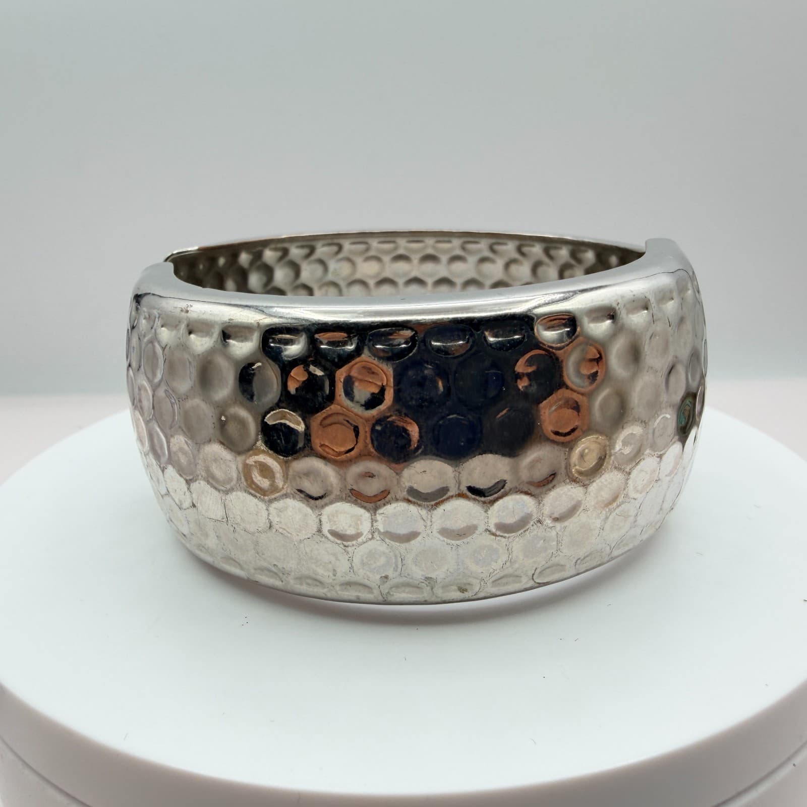 Vintage Silver Tone Clamper Bracelet Hammered Dimple Hinged Bangle Statement 90s - Thumbnail 6