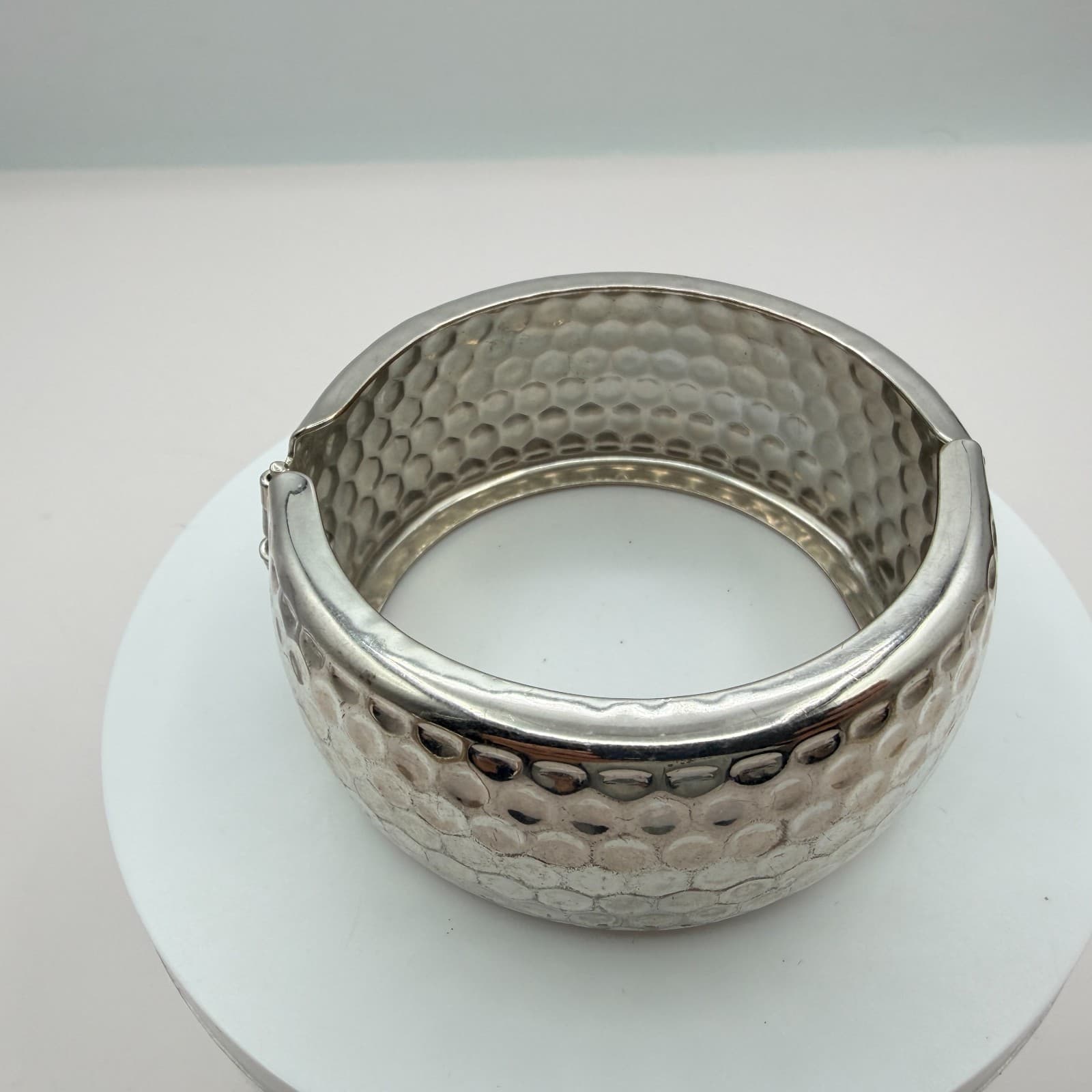 Vintage Silver Tone Clamper Bracelet Hammered Dimple Hinged Bangle Statement 90s - Thumbnail 2