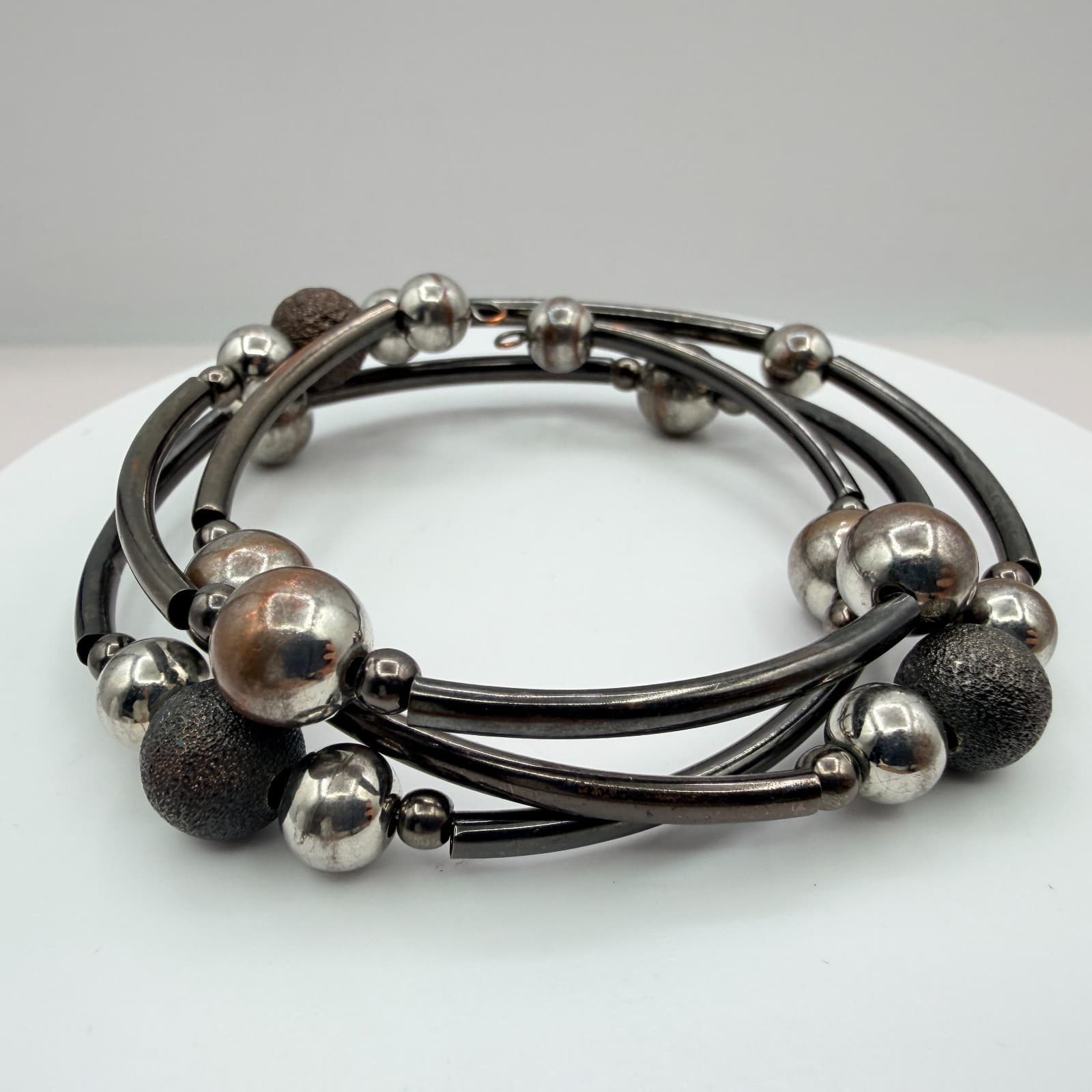 Vintage Gunmetal Silver Tone Memory Wire Bracelet Multi Layer Wrap Textured 90s - Thumbnail 3