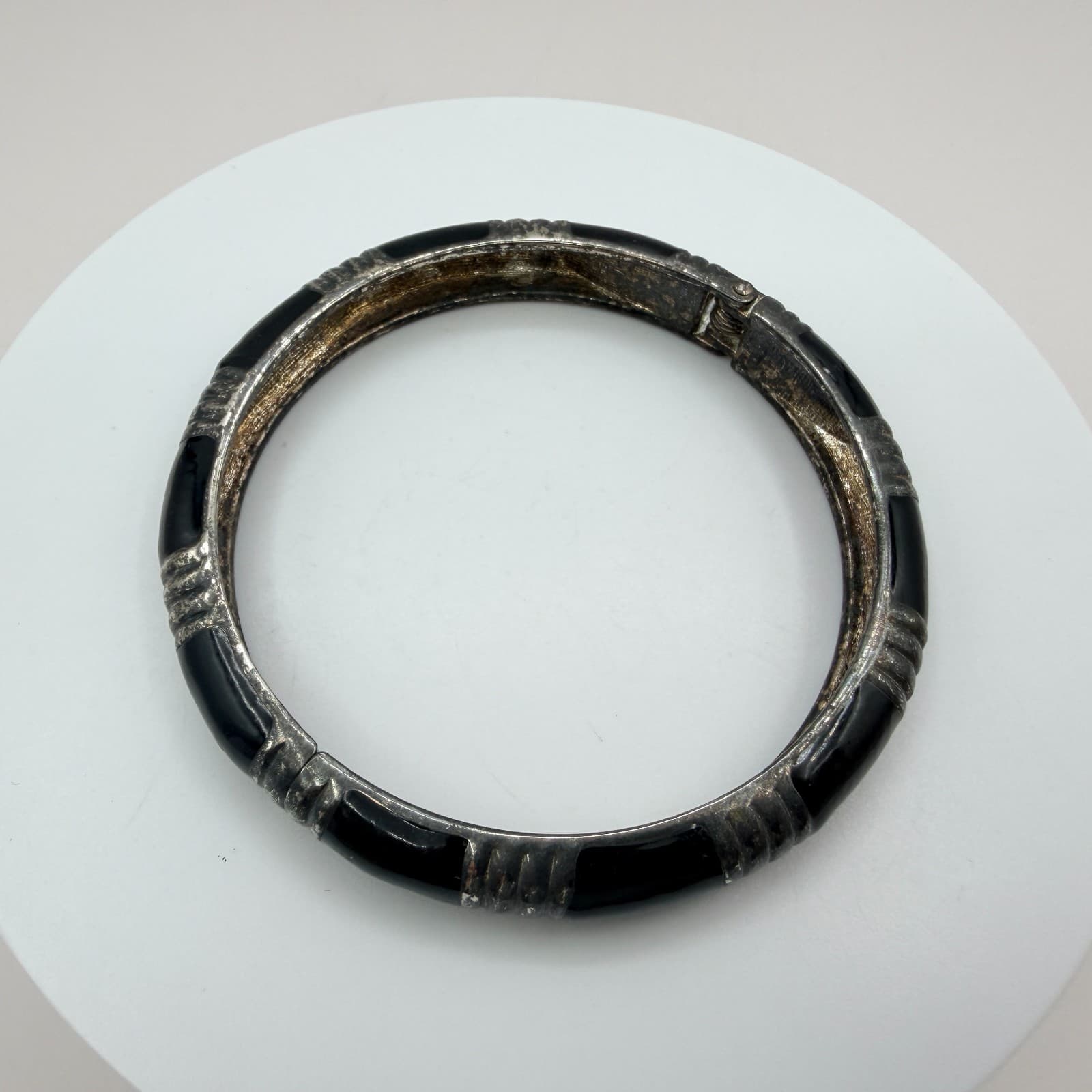 Vintage Silver Tone Clamper Bracelet Black Enamel Segmented Ribbed Hinged Bangle - Thumbnail 3