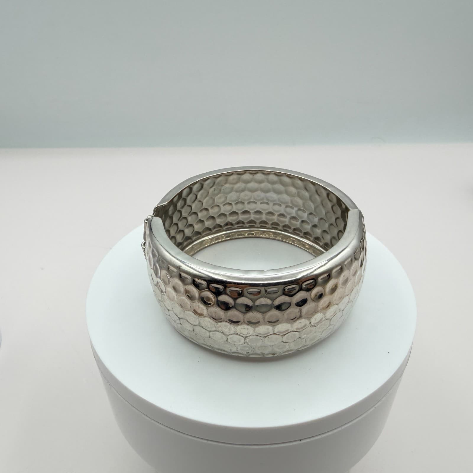 Vintage Silver Tone Clamper Bracelet Hammered Dimple Hinged Bangle Statement 90s - Thumbnail 7