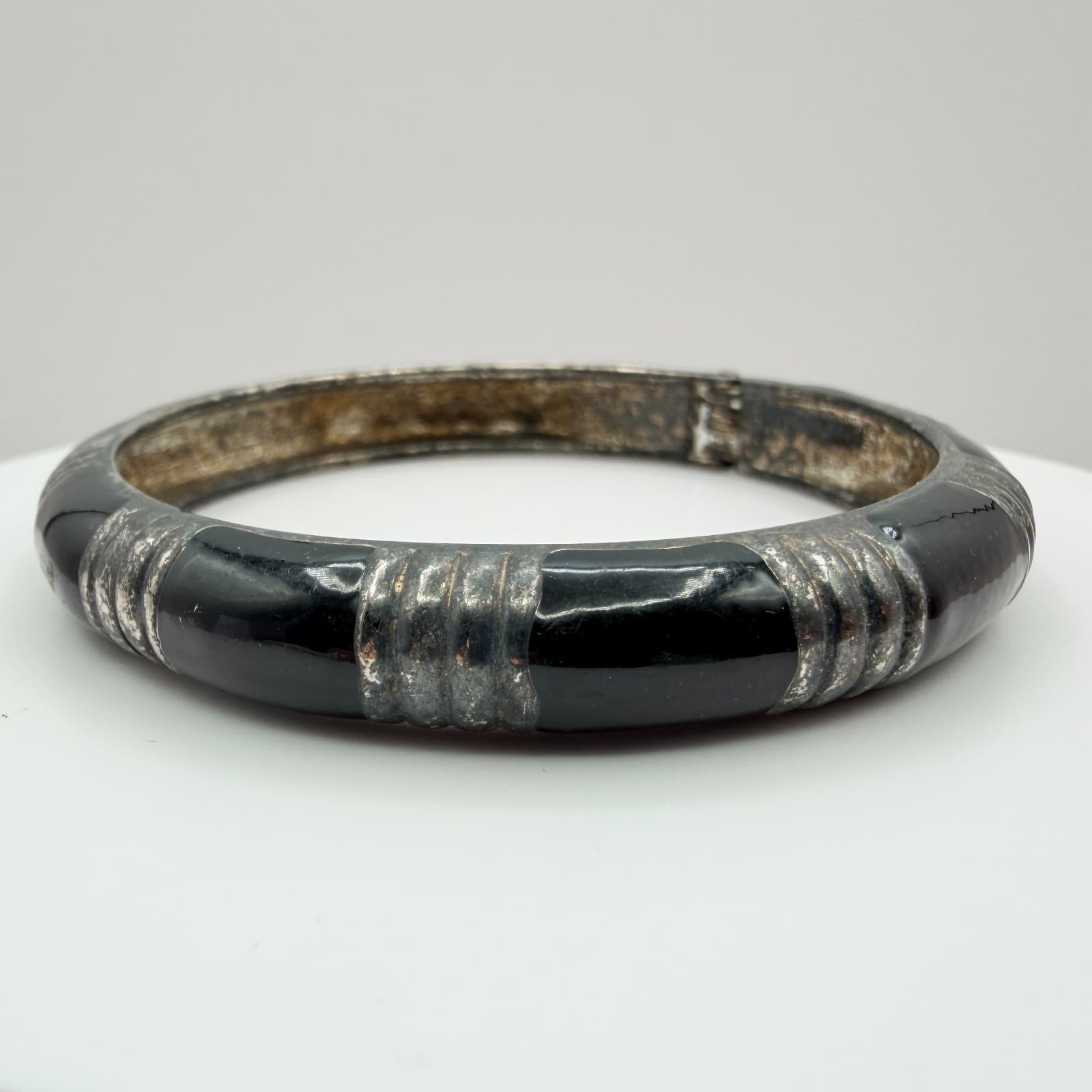 Vintage Silver Tone Clamper Bracelet Black Enamel Segmented Ribbed Hinged Bangle - Thumbnail 5