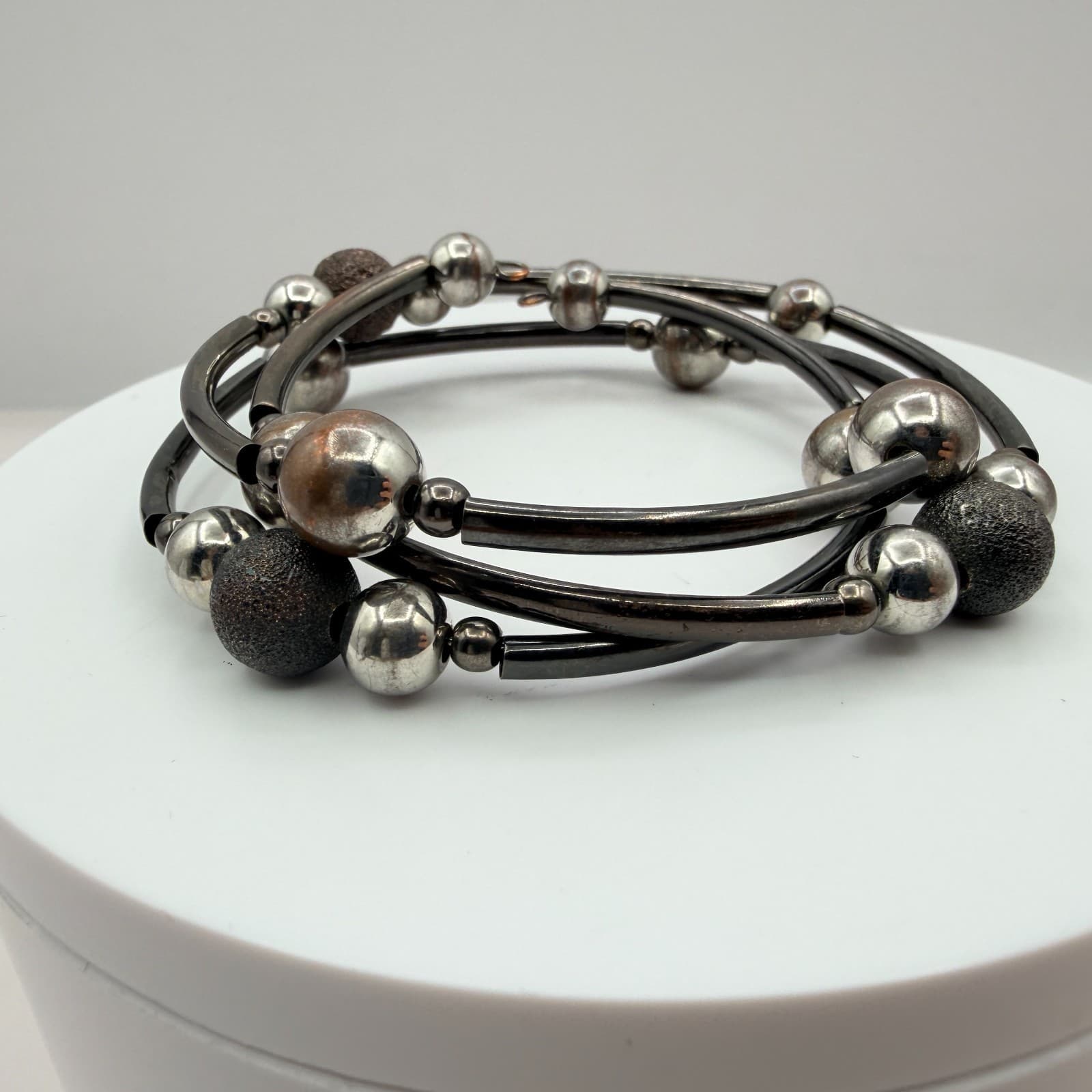 Vintage Gunmetal Silver Tone Memory Wire Bracelet Multi Layer Wrap Textured 90s - Thumbnail 5