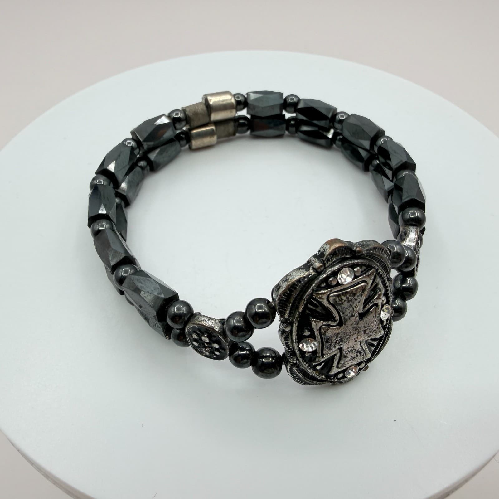 Vintage Hematite Tone Double Strand Stretch Bracelet Maltese Cross Goth Y2K 90s - Thumbnail 2