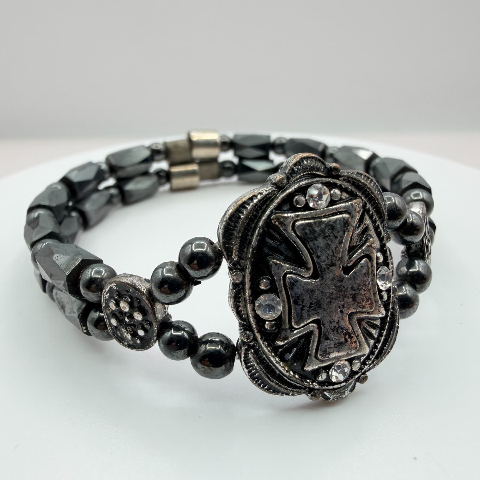 Vintage Hematite Tone Double Strand Stretch Bracelet Maltese Cross Goth Y2K 90s - Thumbnail 3