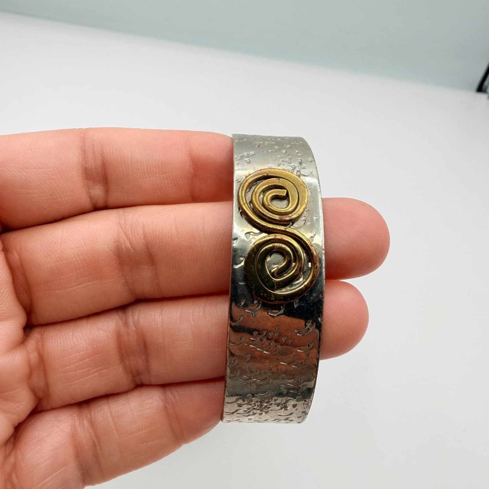 Vintage Silver Tone Two Tone Hammered Cuff Bracelet Brass Swirl Spiral Tribal - Thumbnail 7