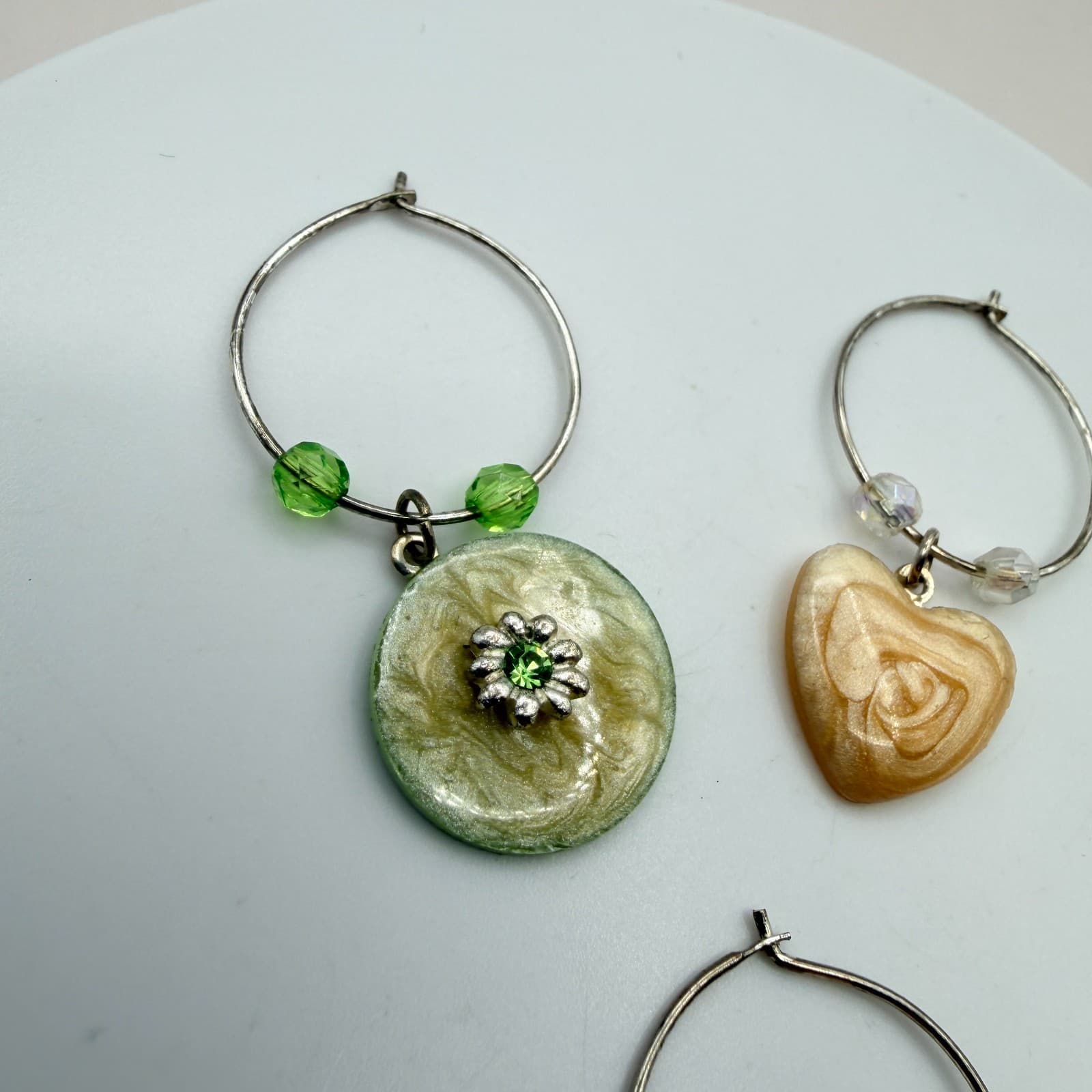 Vintage Wine Glass Charms Set Lot 6pc Silver Tone Hoops Heart Flower Mixed Charm - Thumbnail 4